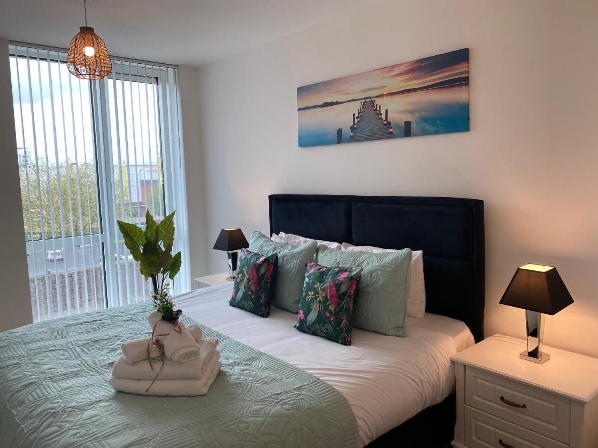 Berks Luxury Serviced Apartments , Free Parking, Free Gym And Free Wifi Bracknell Exterior photo
